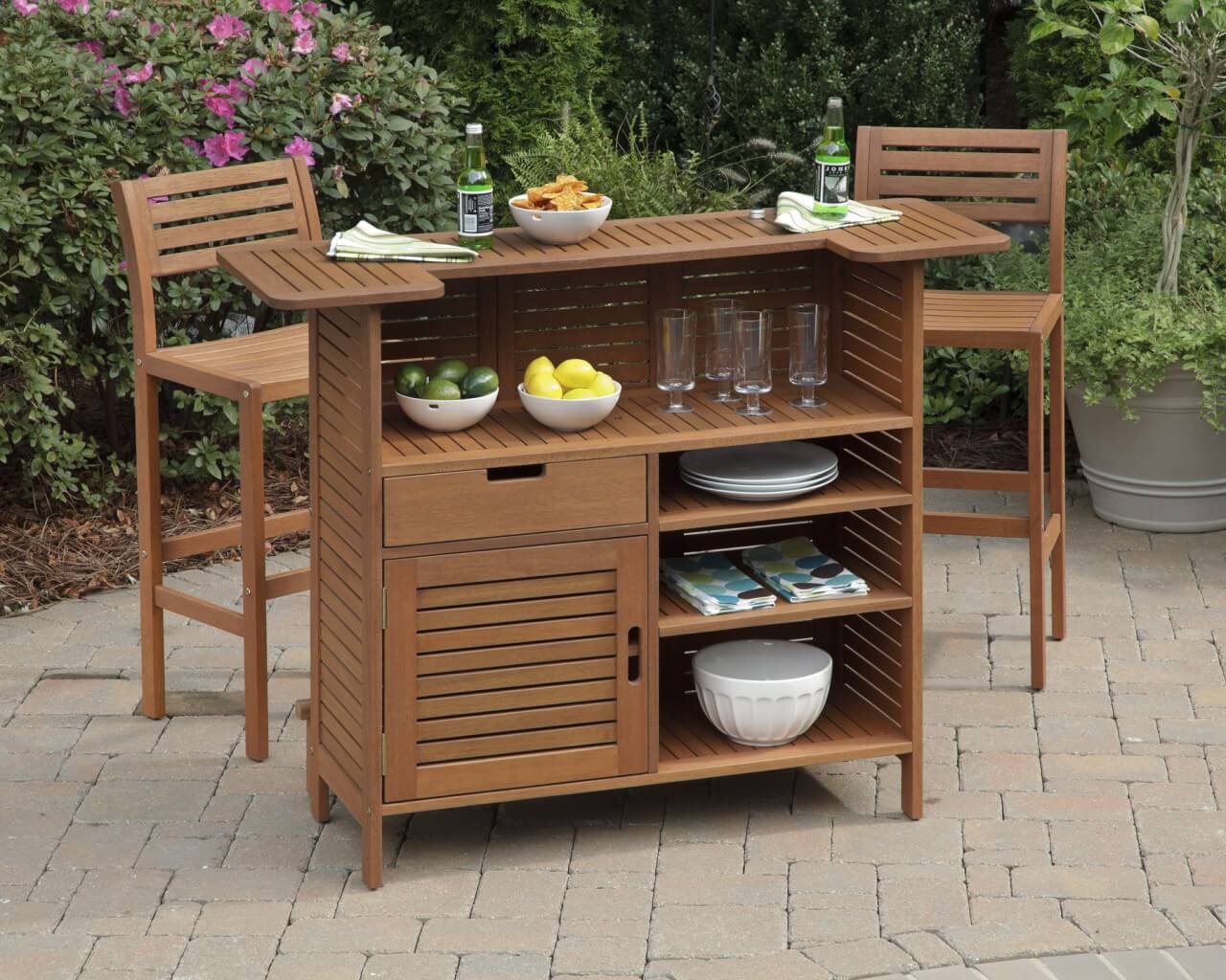 Stylish Outdoor Bar Sets For Backyard Entertaining