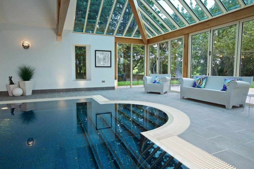 indoor swimming pool contractors