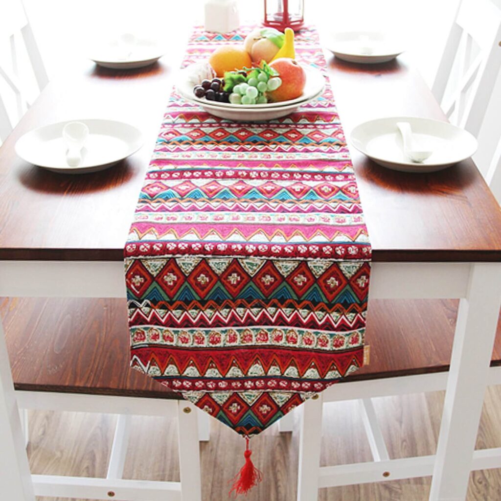 Attractive and Modern Dining Table Runner Design Ideas