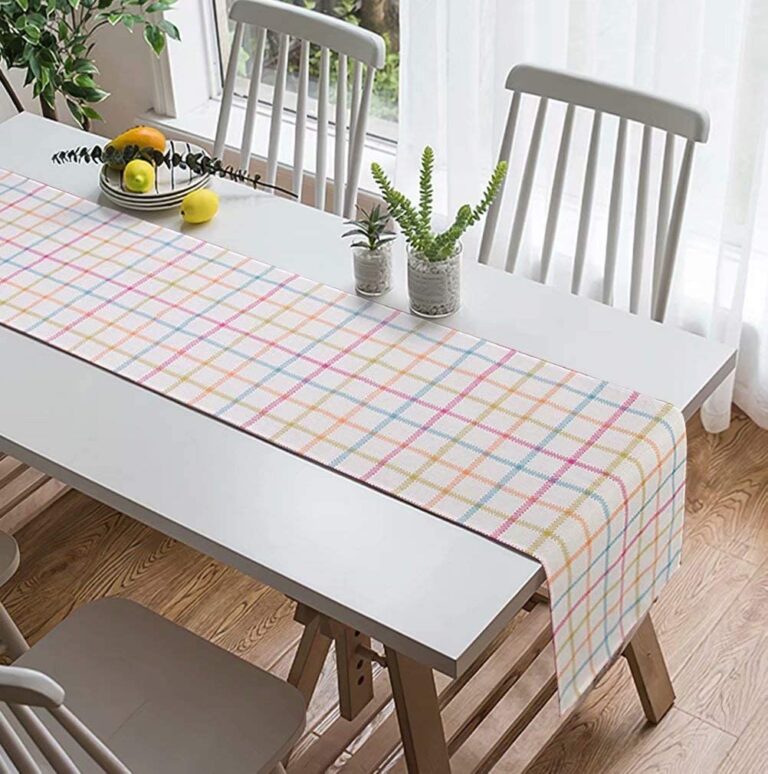 Attractive and Modern Dining Table Runner Design Ideas