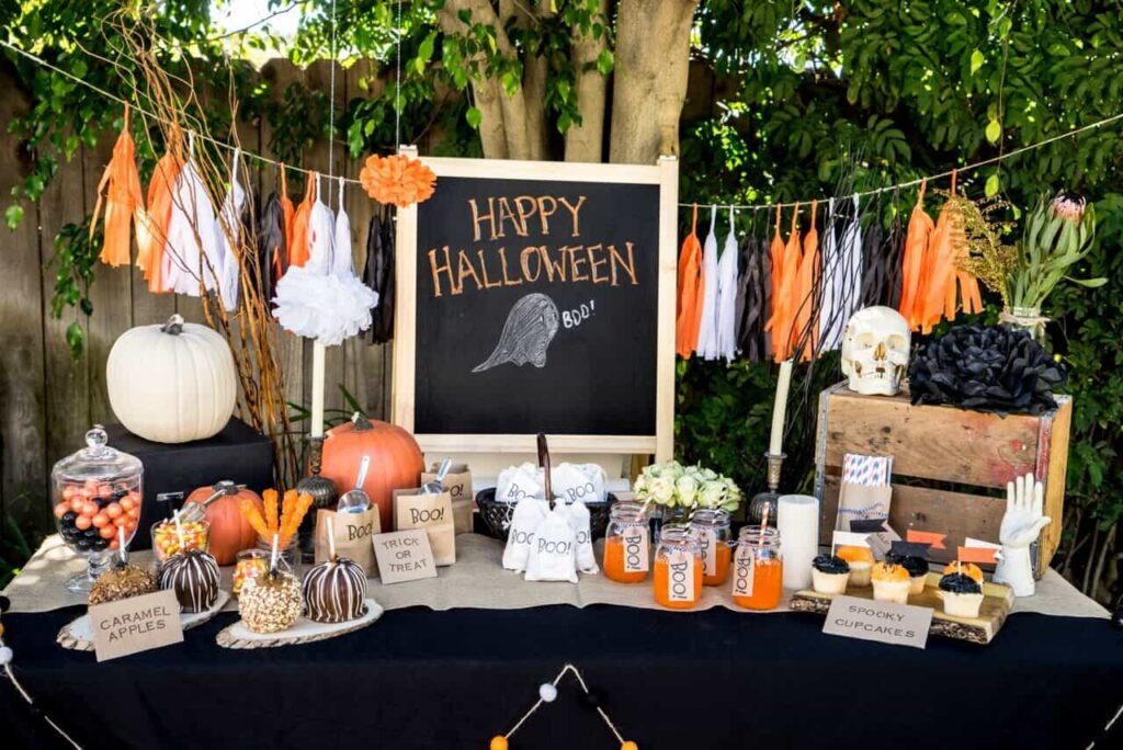 VINTAGE HALLOWEEN DECORATIONS AND PARTY IDEAS – Bonjour Fête