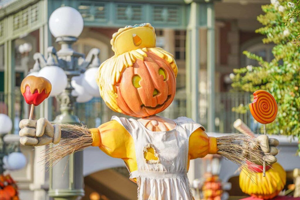 Ideas for Arrange Halloween Scarecrow in Your Halloween Party