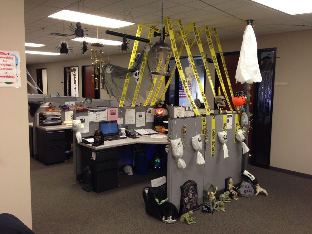 How to Decorate Office for Halloween Celebration