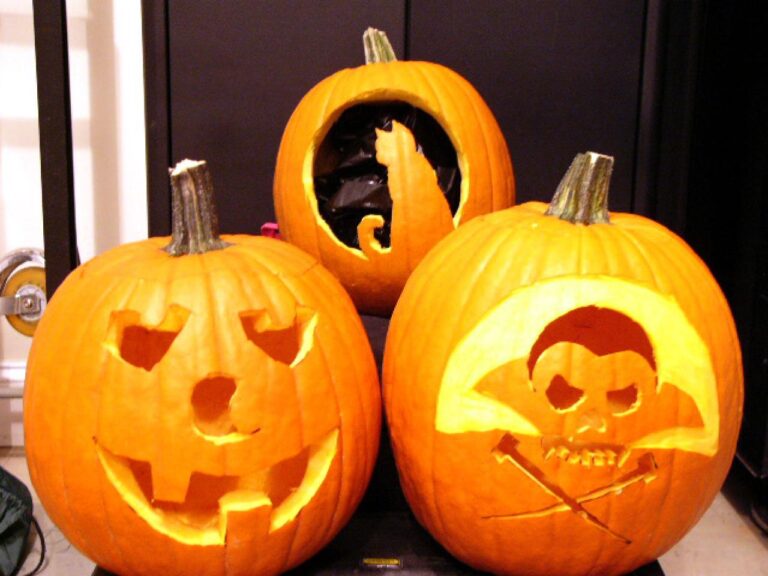 How to Carve Pumpkin for Halloween Decoration