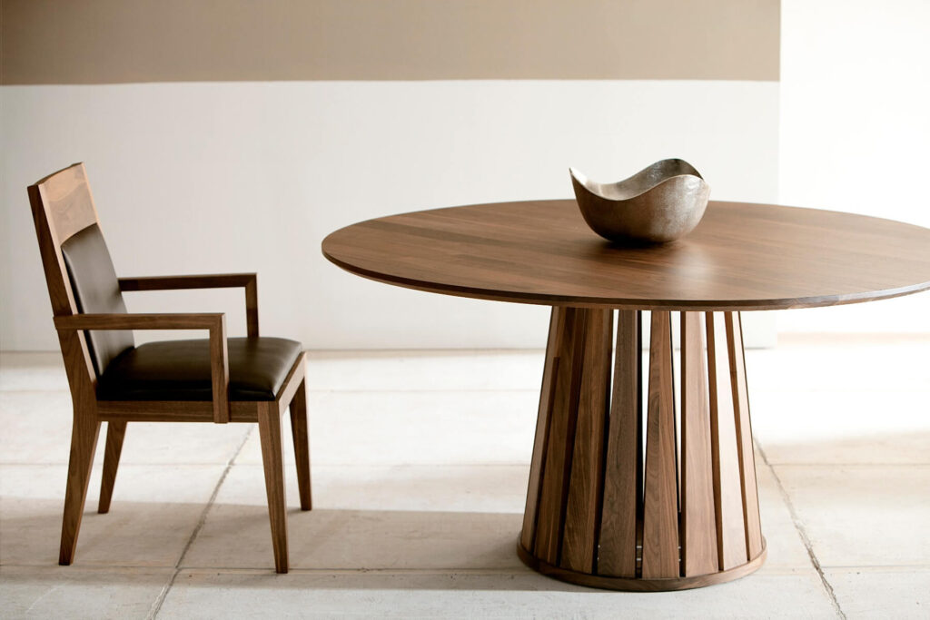 round dining table