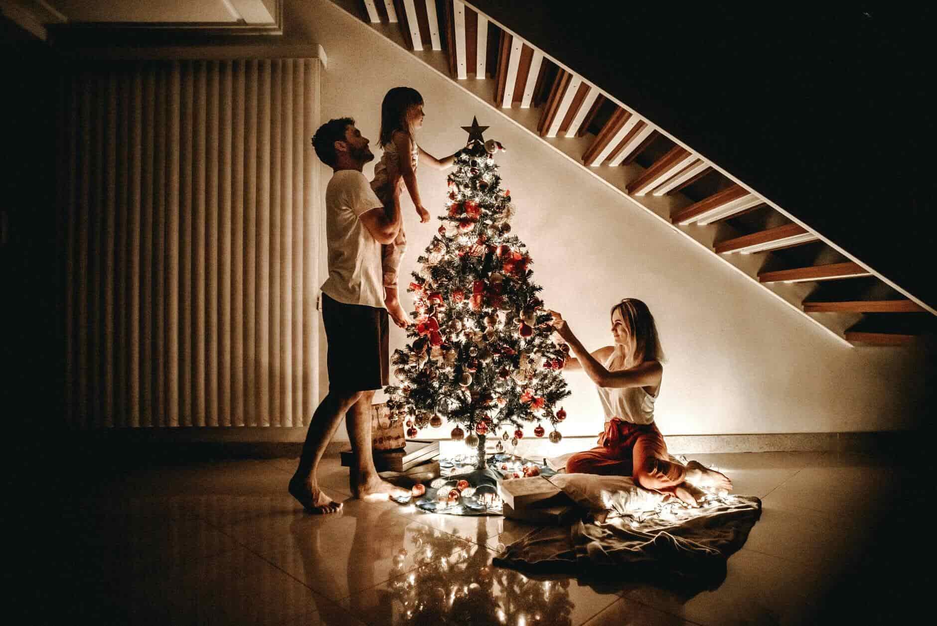 Christmas-tree- decoration-tips-1