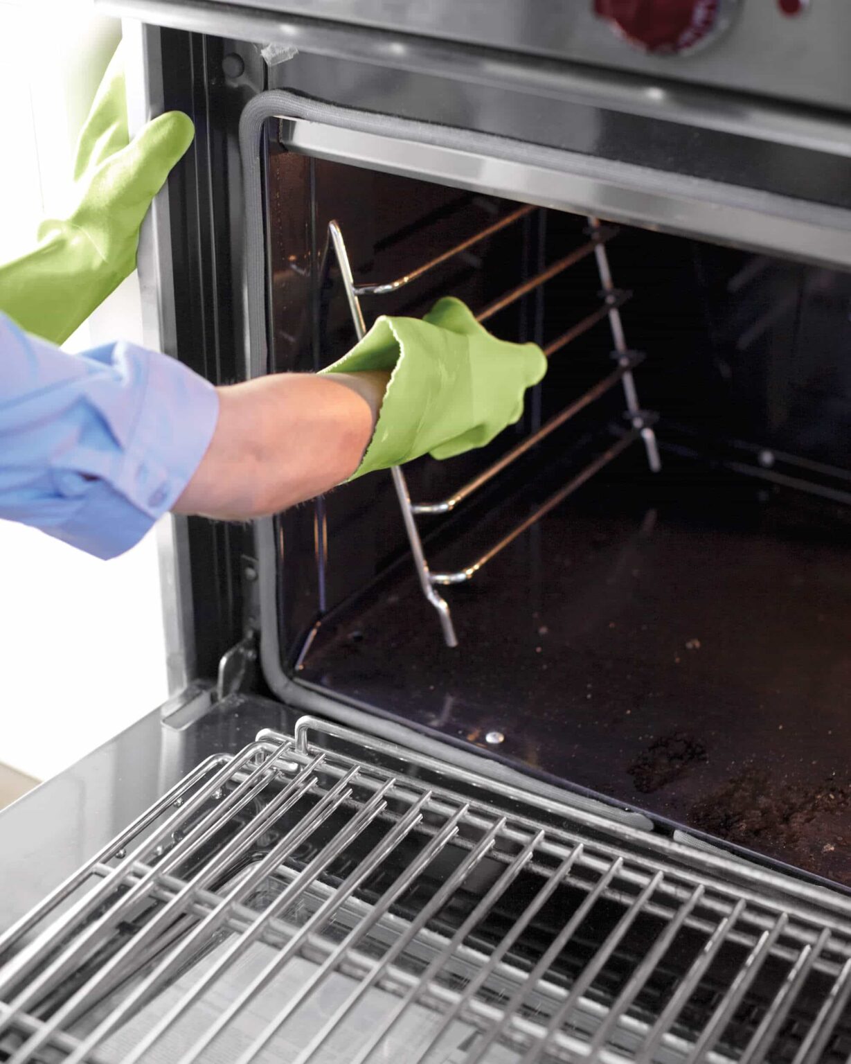 Quick and Easy Ways to Clean Oven Glass at Home