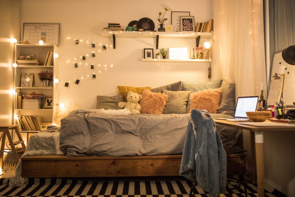 20 Dorm Room Decorating Ideas to Personalize Your Space