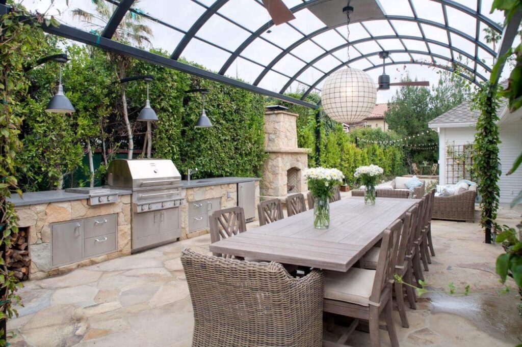 Outdoor Dining Space 