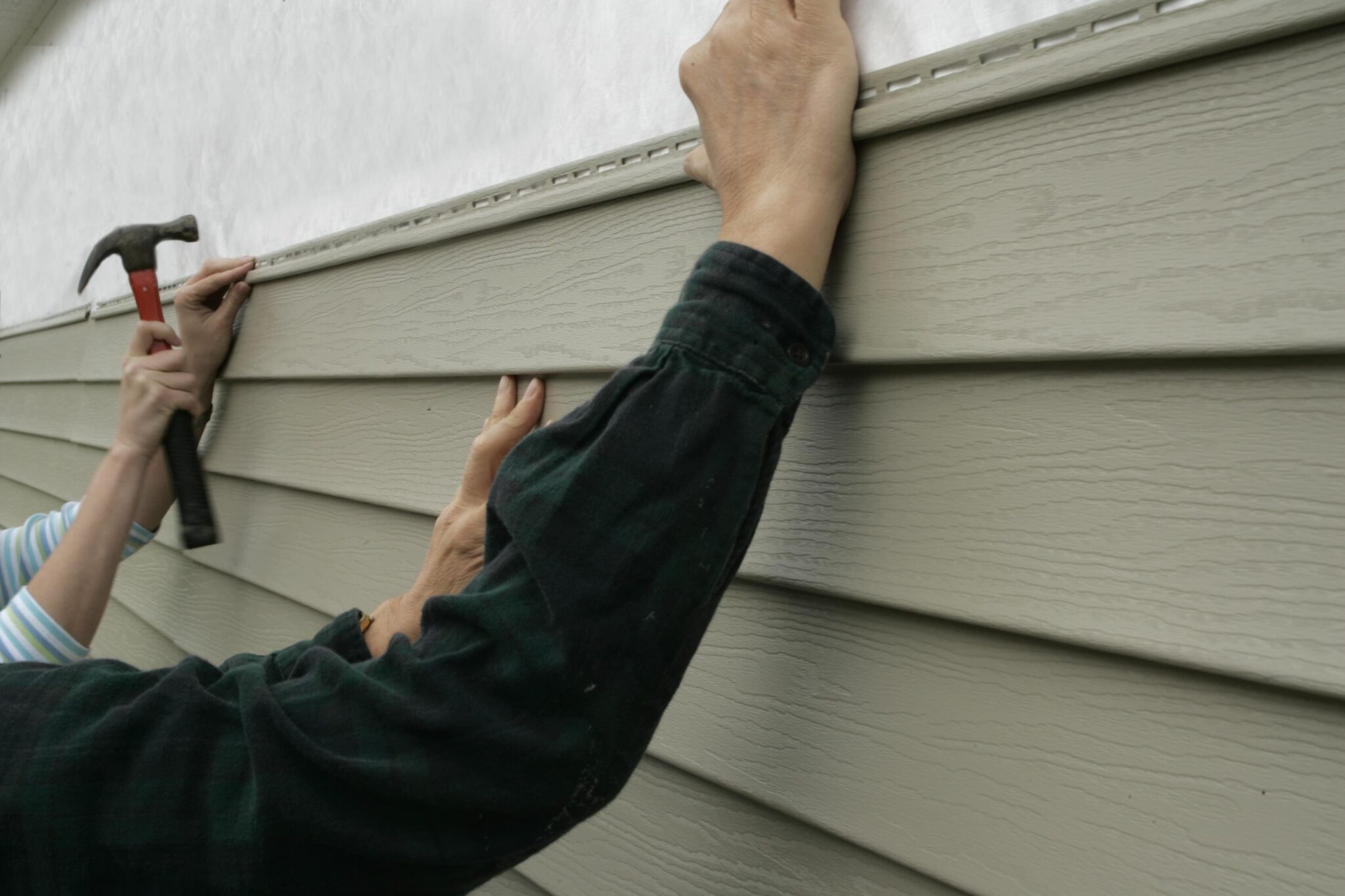Does Replacing Siding Increase Home Value? Good Investment Tips