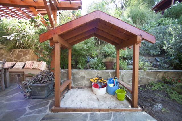 Kid-Friendly Outdoor Space 