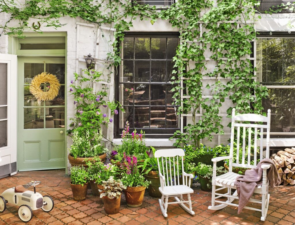 Planter Ideas For a More Inviting Front Yard 