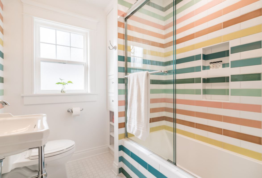 Colorful Bathroom 