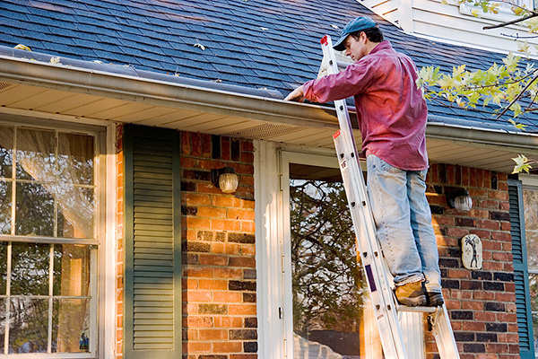 Safety Measures to Follow While Cleaning Guttersin Home 1