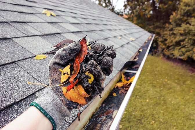 Signs Your Gutters Are in a Dire Need of Cleaning 