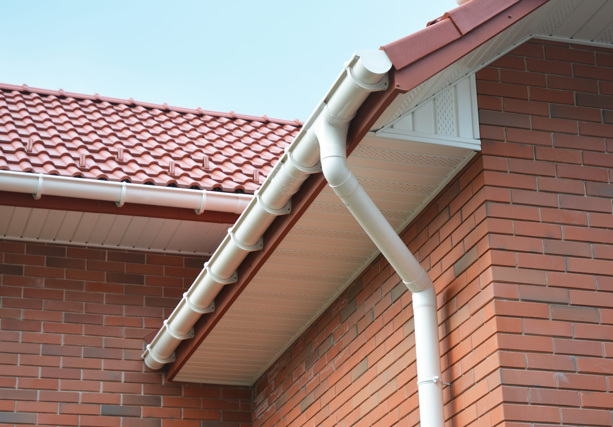 Signs Your Gutters Are in a Dire Need of Cleaning