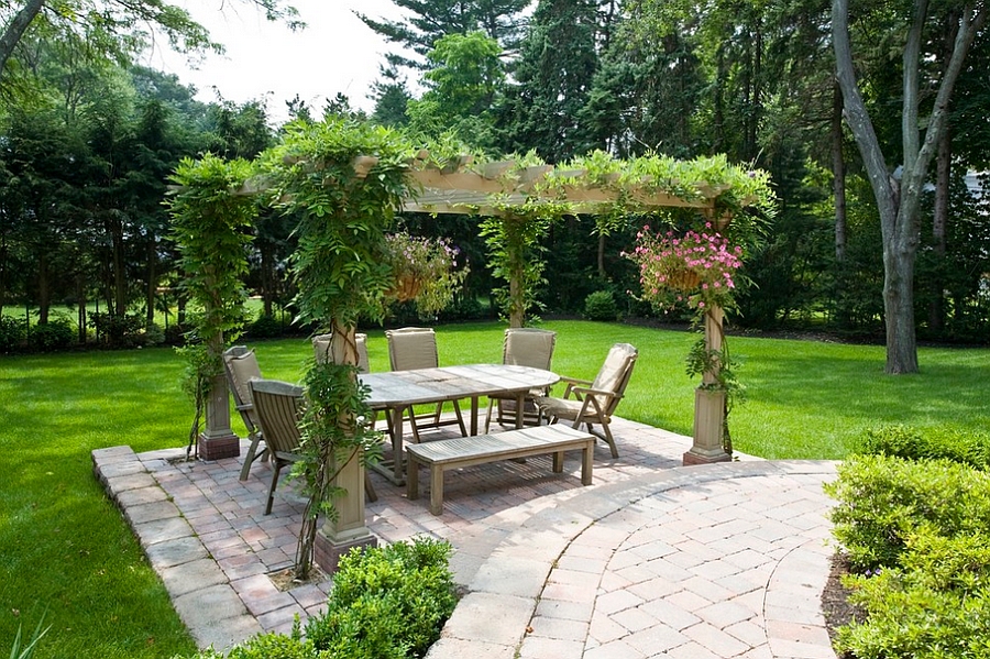 Turn Your Garden Into An Extra Dining Area 