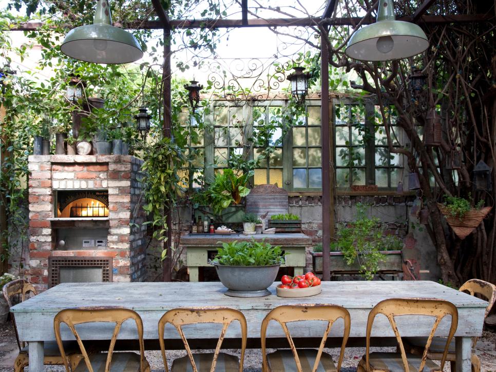reating An Attractive Outdoor Space For Entertaining Guests