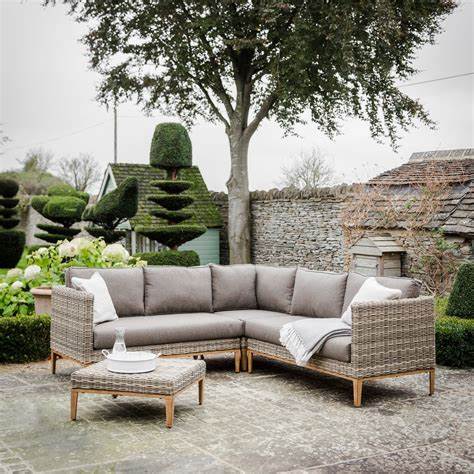 outdoor furniture 