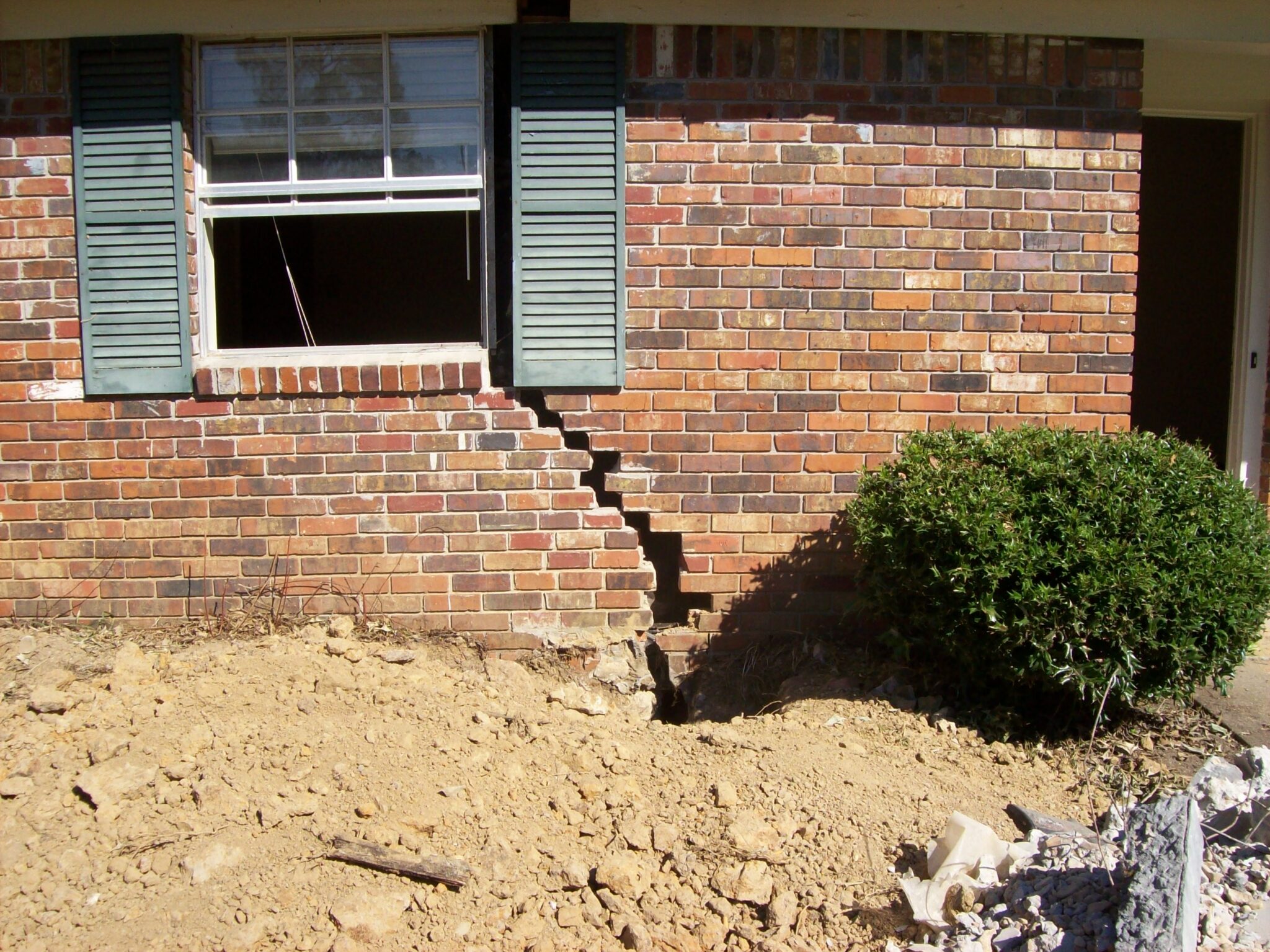 Does a Building Warranty Cover Foundation Damage?