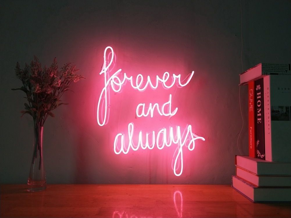 Gorgeous Ways to Use Neon Signs 