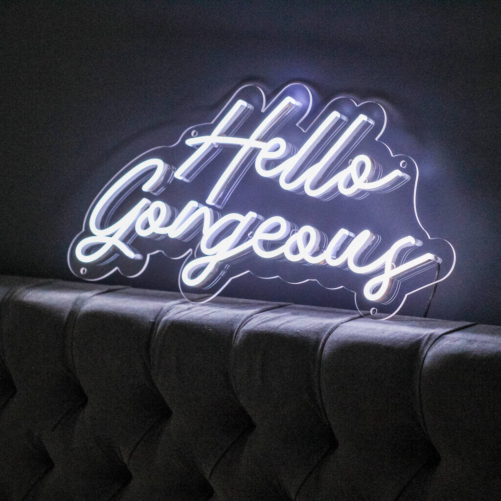 Gorgeous Ways to Use Neon Signs 