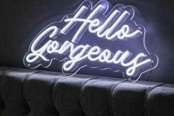 Gorgeous Ways to Use Neon Signs