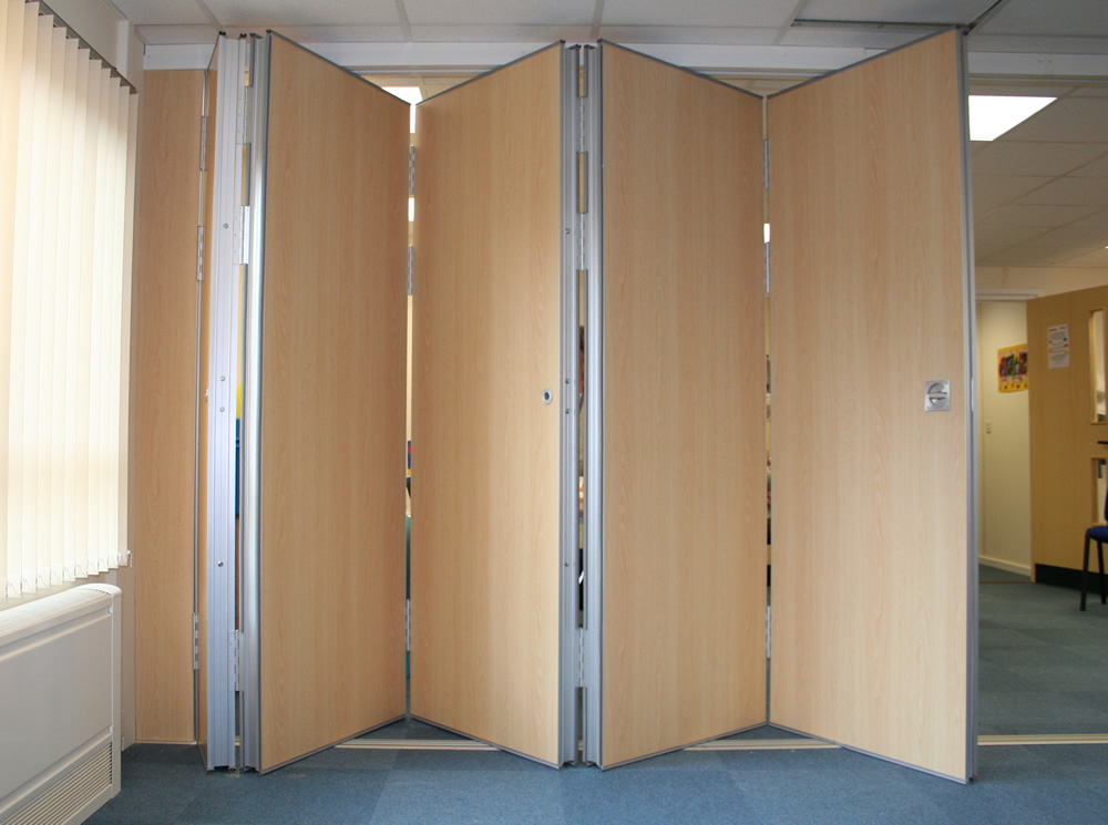 folding wall partitions        <h3 class=