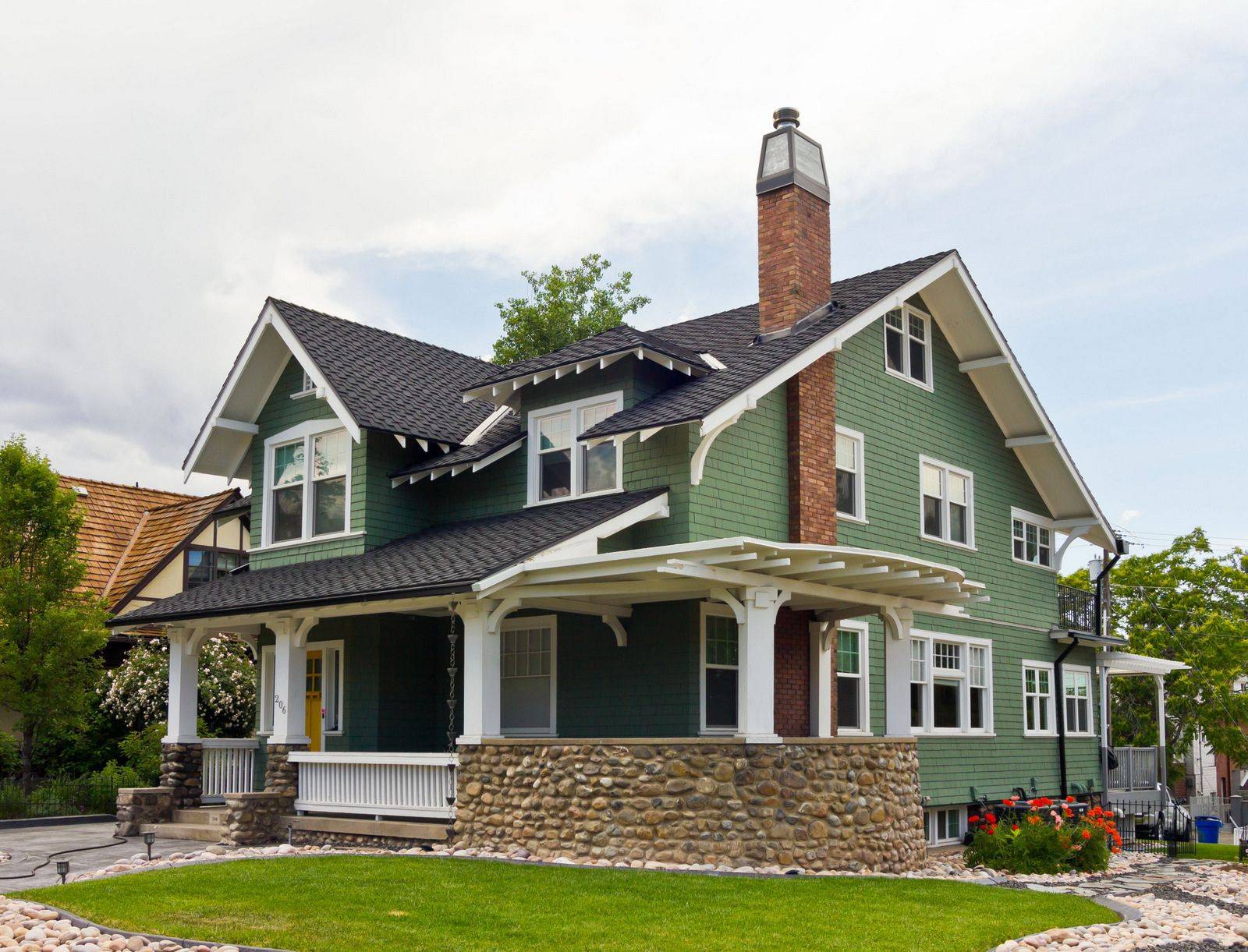 Home Architectural Styles, and the Best Roofing Types for Each