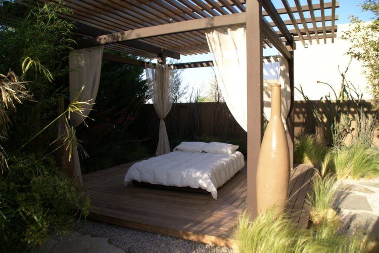 Outdoor Bed 