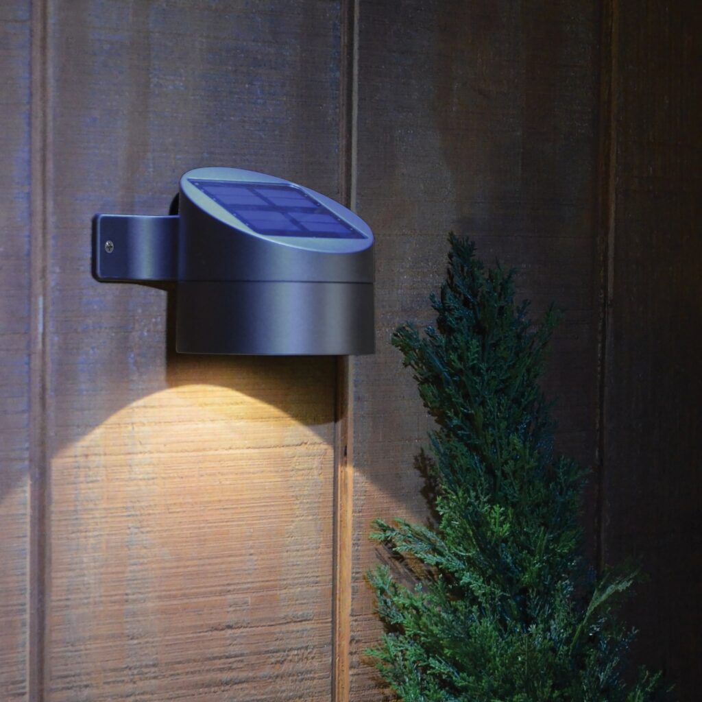 outdoor solar-powered lights 