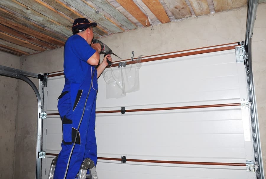 Guide to Garage Door Maintenance 