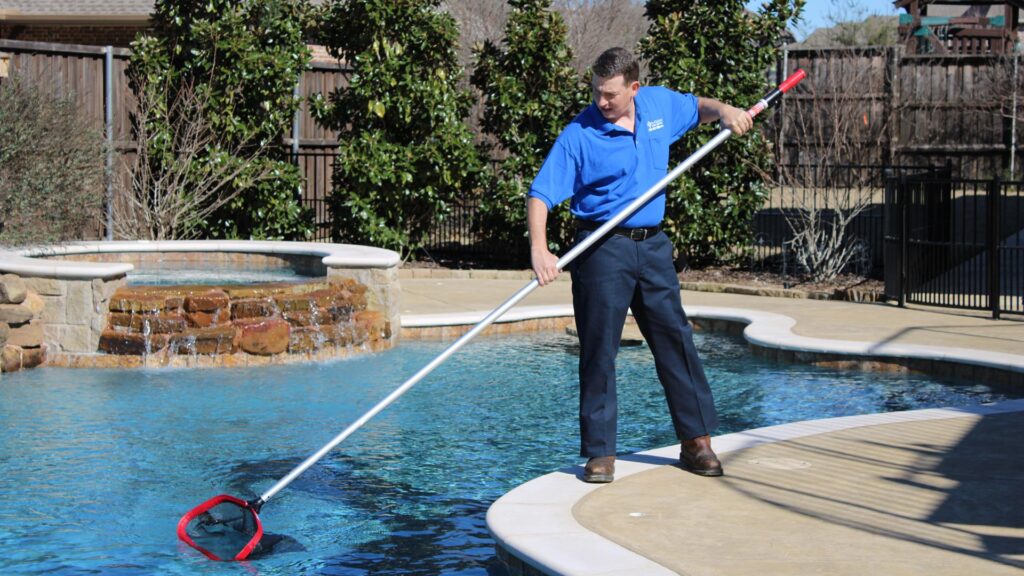 Hiring Pool Cleaners 