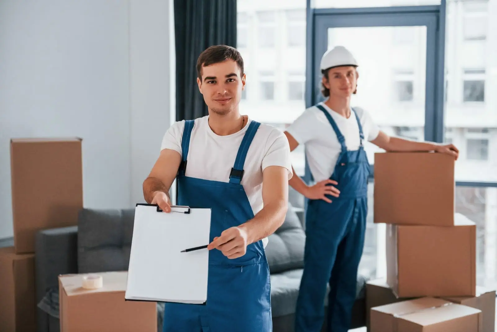 Moving Yourself vs Hiring Movers 