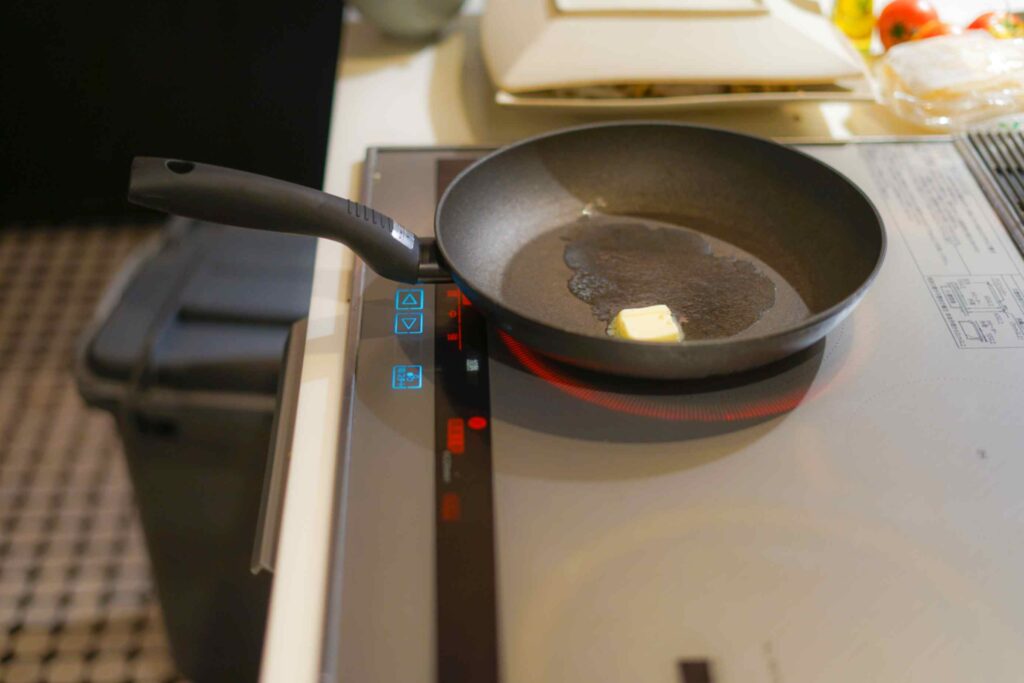 view-pan-on-table for cooking