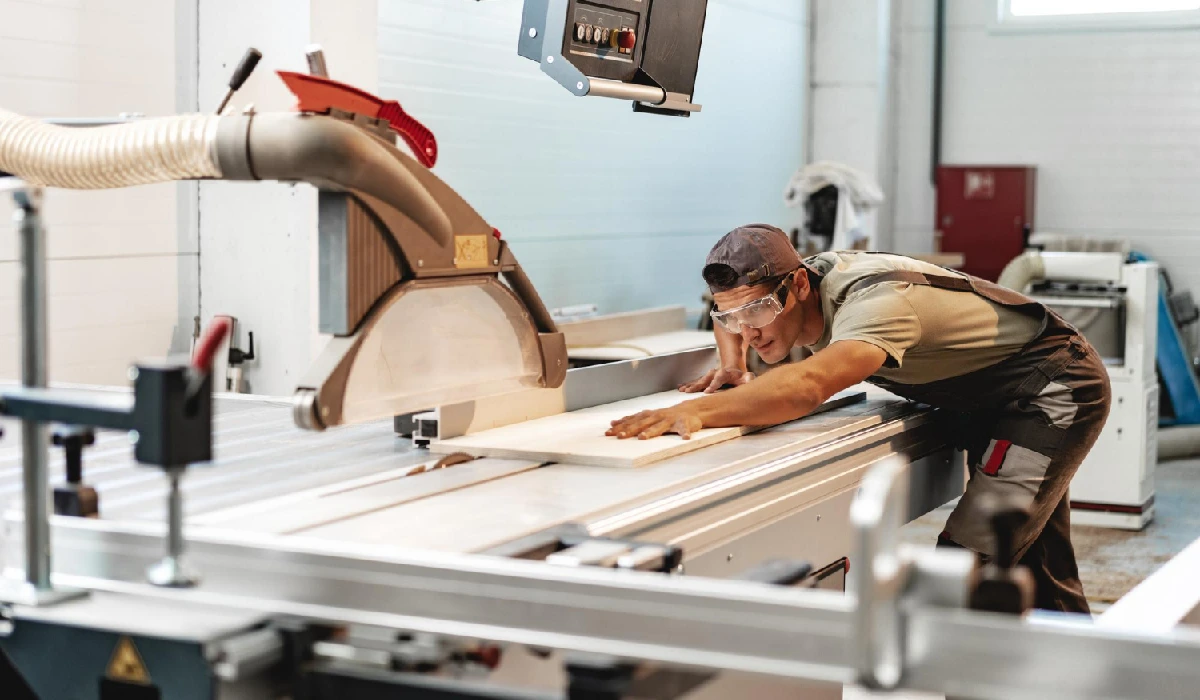 What Cabinets Are Best for Manufacturing Businesses_ (1)